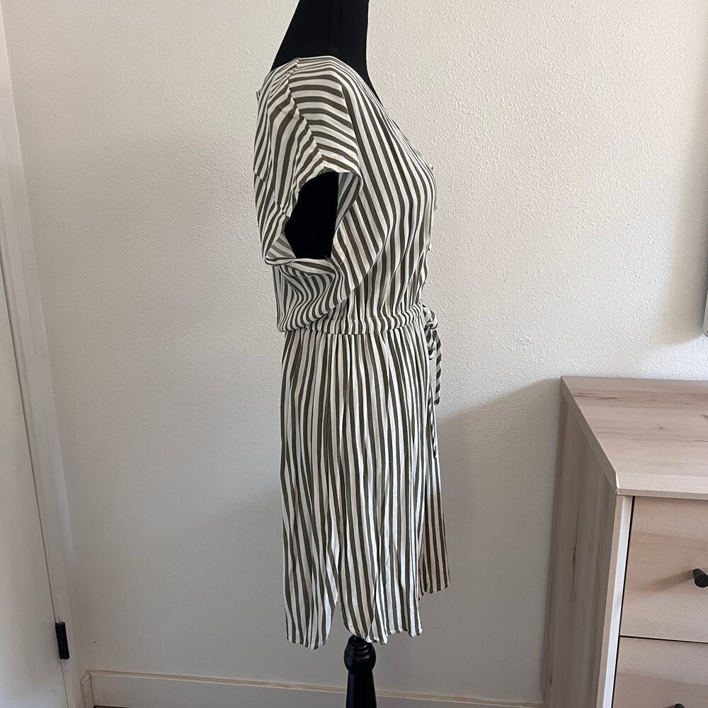h&m White & Green Vertical Stripe Short Sleeve Drawstring Waist Midi Dress - 4 - Picture 3 of 12